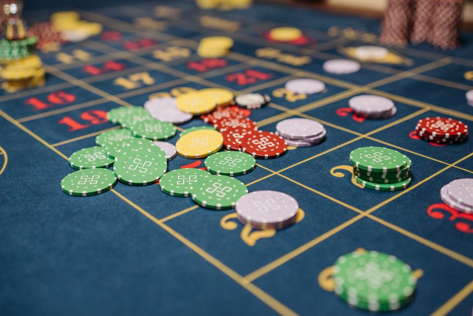 How Modern iGaming Really Works: Slots, Betting & Poker Explained